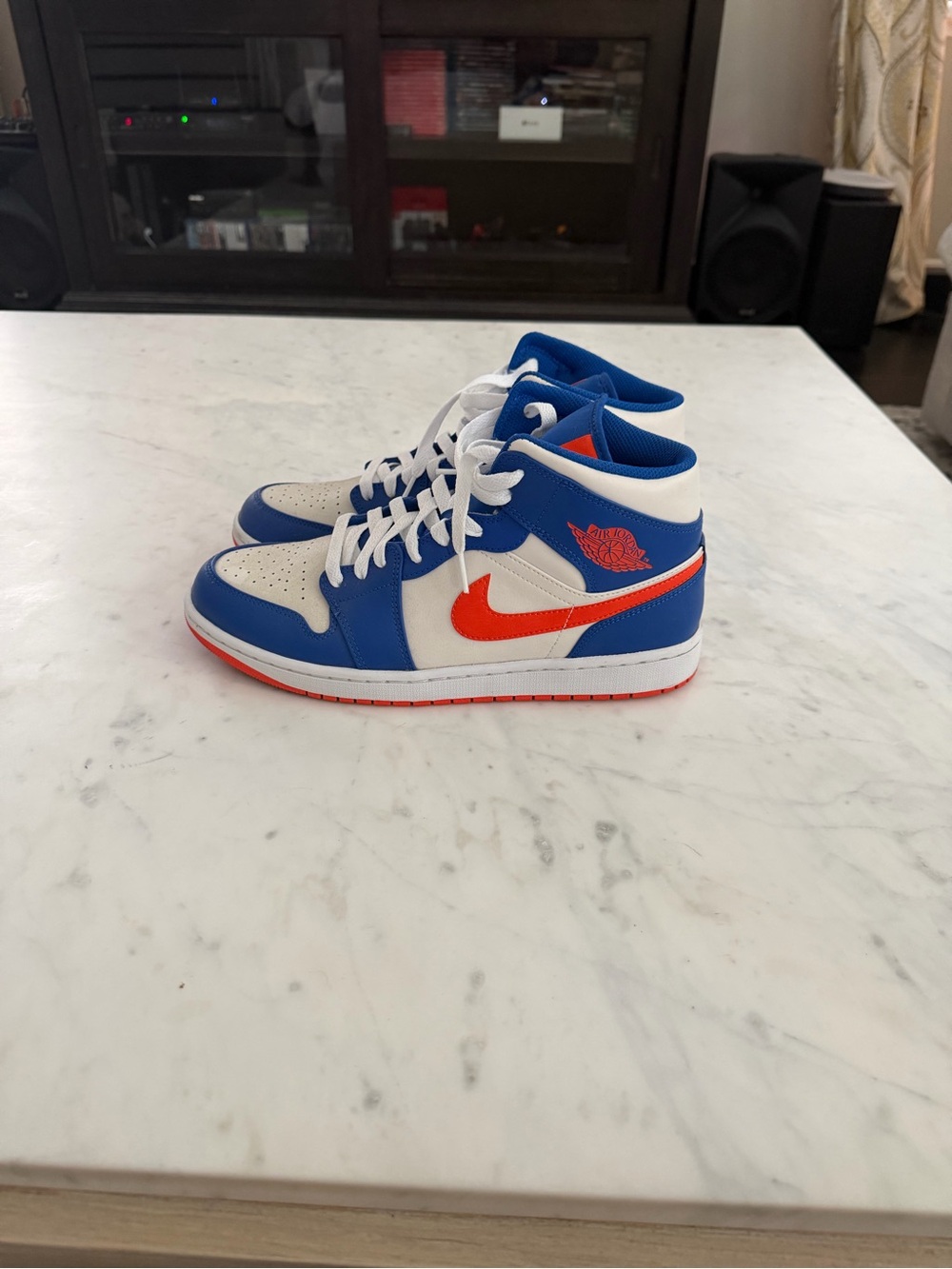 Knicks Color way Nike Air Jordan 1 Mid - Blue White Orange - Picture 3 of 10